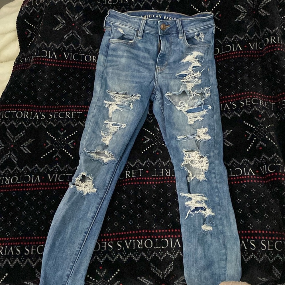AMERICAN EAGLE JEANS